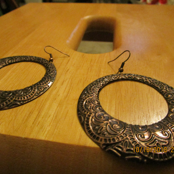 Jewelry - Hoop earrings